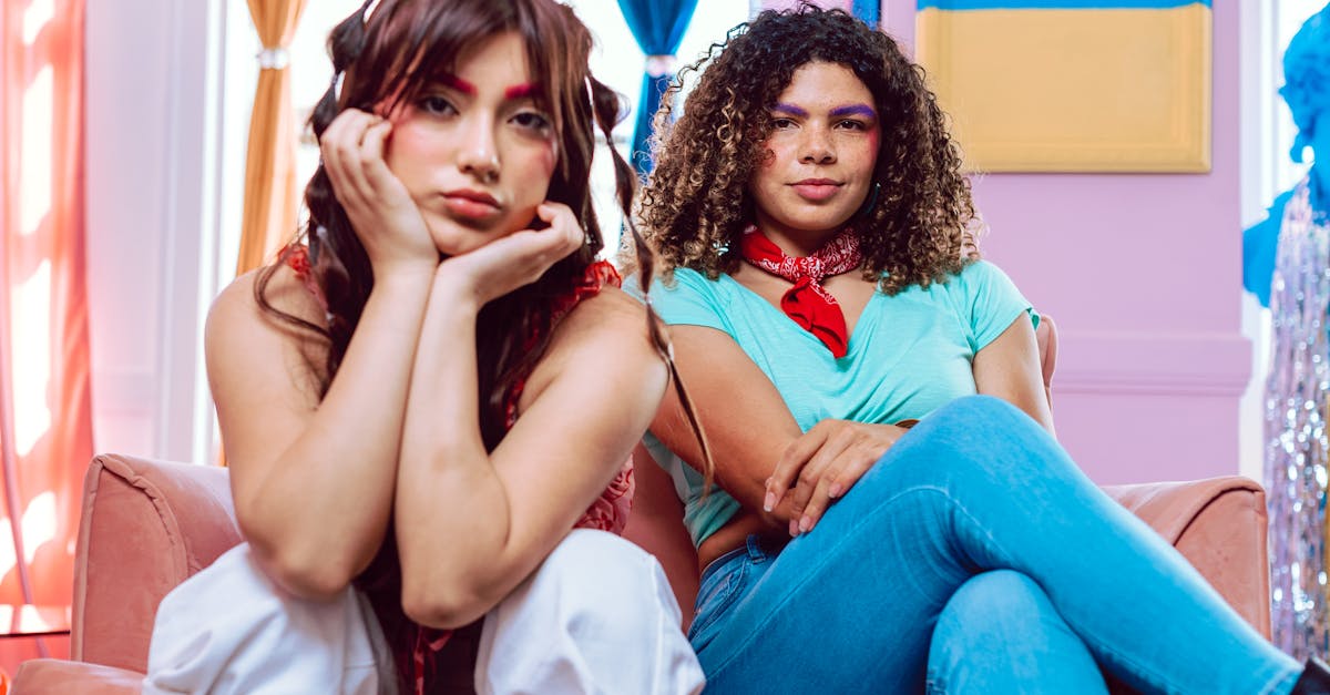 découvrez le monde de la bisexualité : un guide complet sur cette orientation sexuelle. explorez les défis, les expériences et la diversité de la bisexualité, ainsi que des ressources pour mieux comprendre et vivre pleinement cette identité.