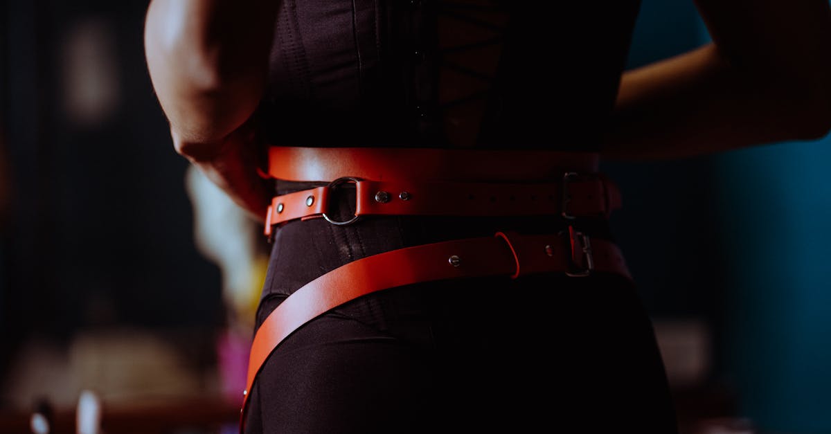 découvrez une variété de positions sexuelles passionnantes pour pimenter votre vie intime. que vous soyez novice ou expérimenté, explorez des suggestions et conseils pour rehausser votre plaisir et celui de votre partenaire.